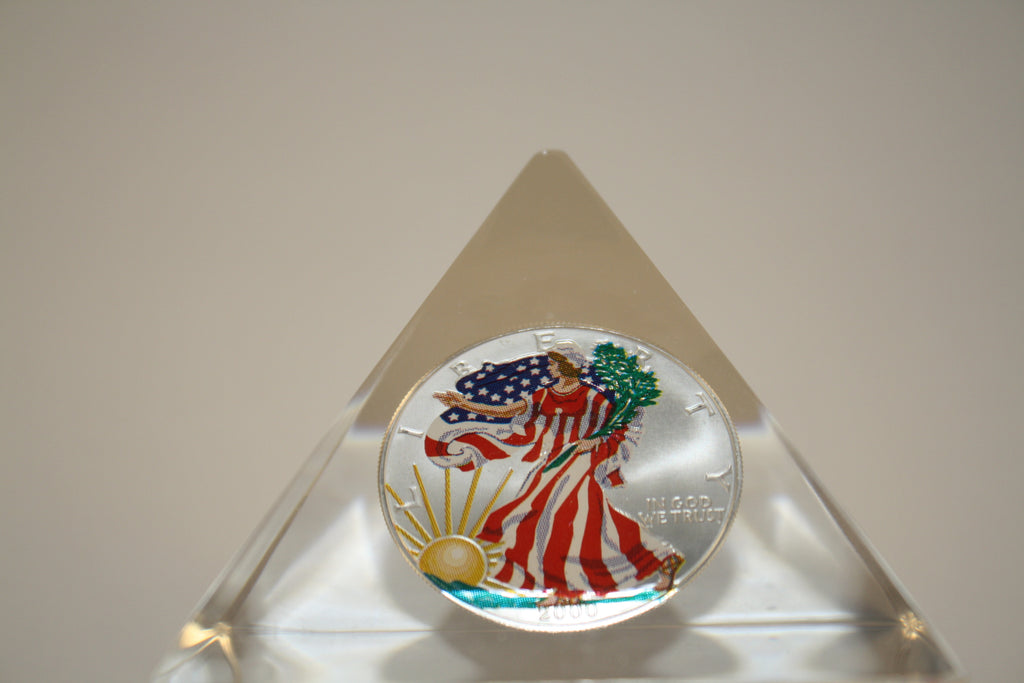 2001 American Silver Eagle Dollar 1 oz COLORIZED Coin Lucite Paperweight Pyramid