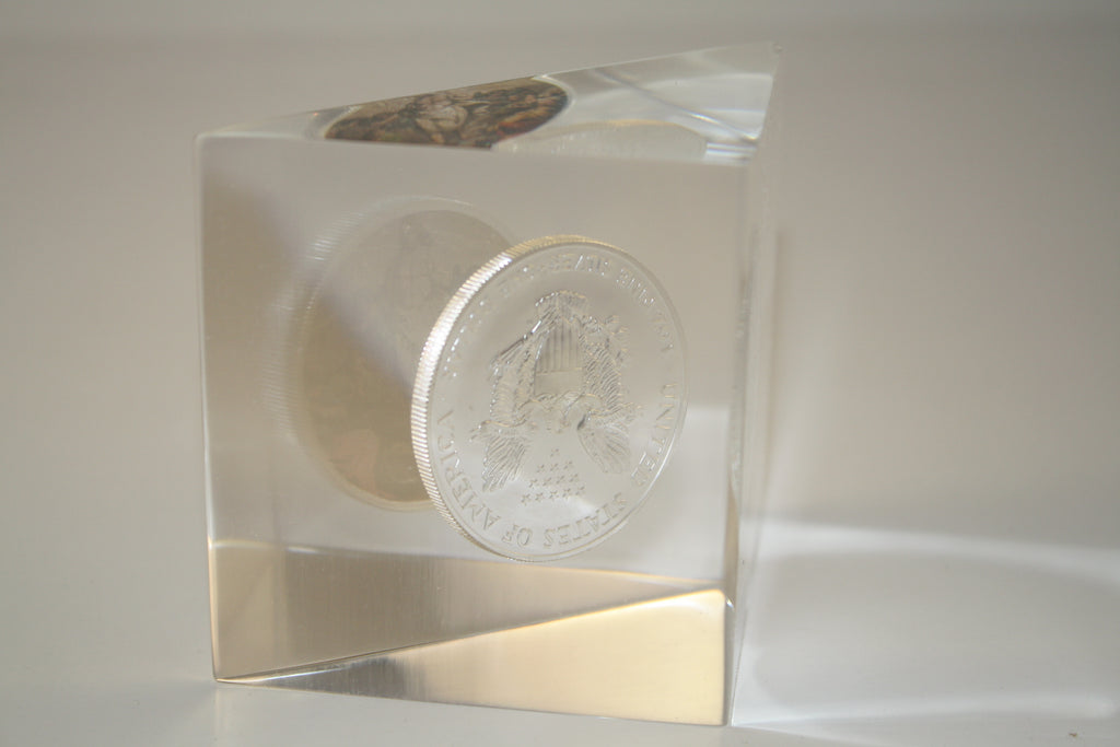 JESUS RESURRECTION U.S. Silver Eagle Colorize Coin Lucite Paperweight Triangular