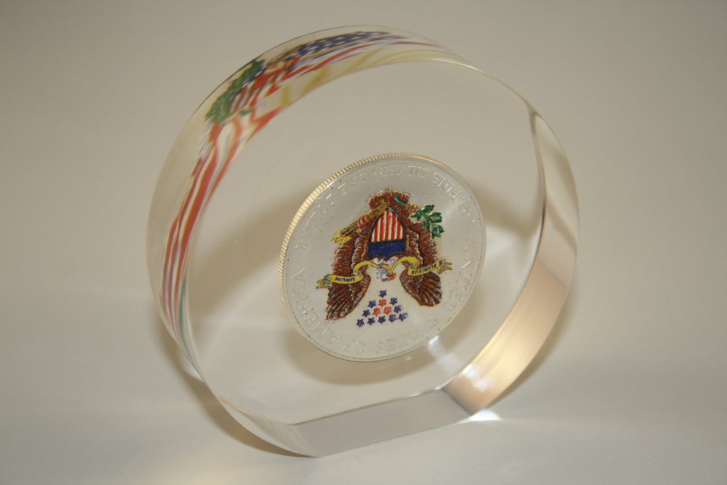 2001 American Silver Eagle Dollar 1 oz COLORIZED Coin Lucite Paperweight Circle